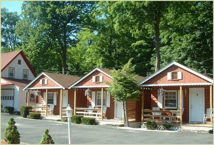 Seven Dwarfs Motel & Cabins เลคจอร์จ ภายนอก รูปภาพ