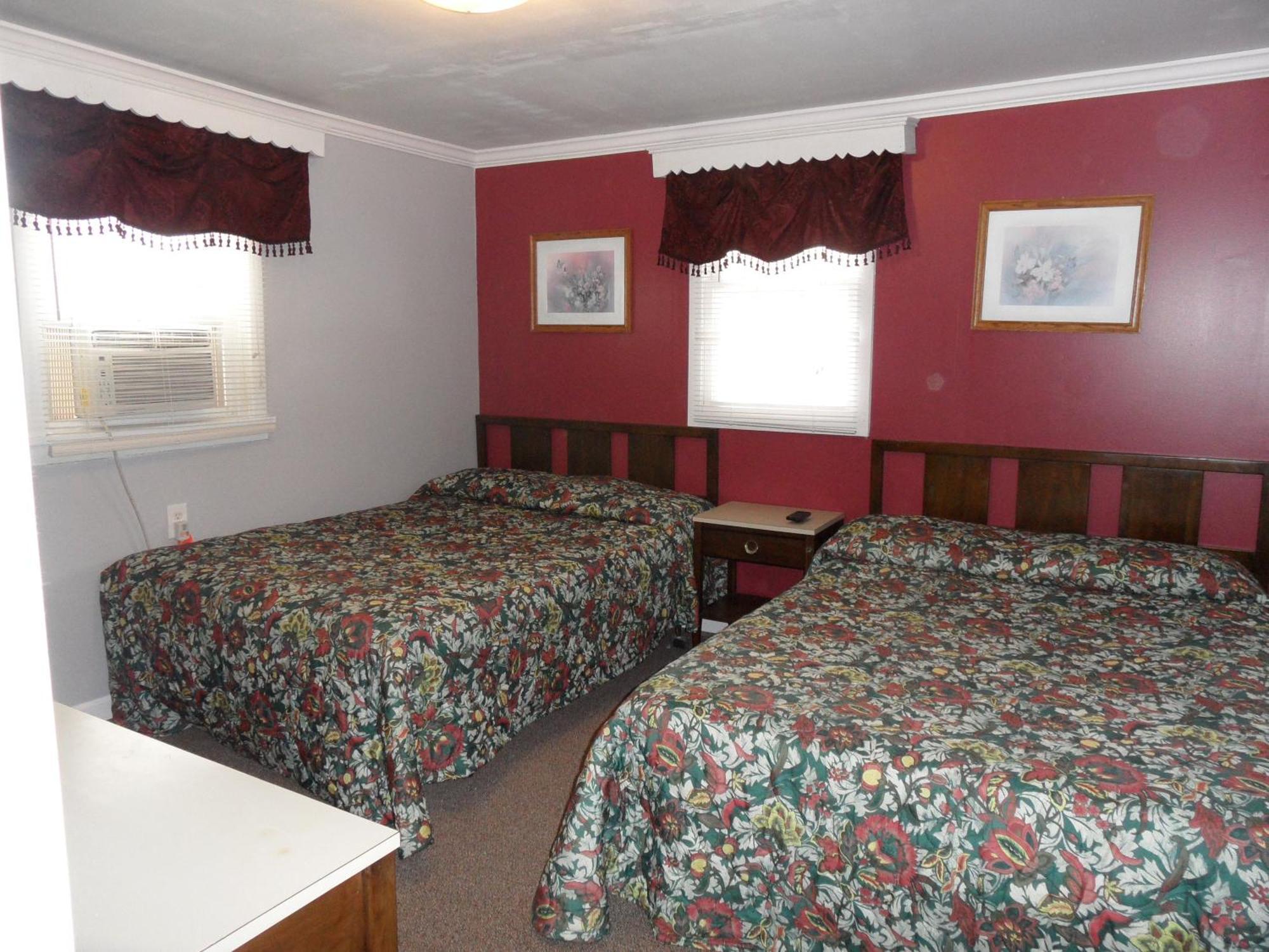 Seven Dwarfs Motel & Cabins เลคจอร์จ ภายนอก รูปภาพ