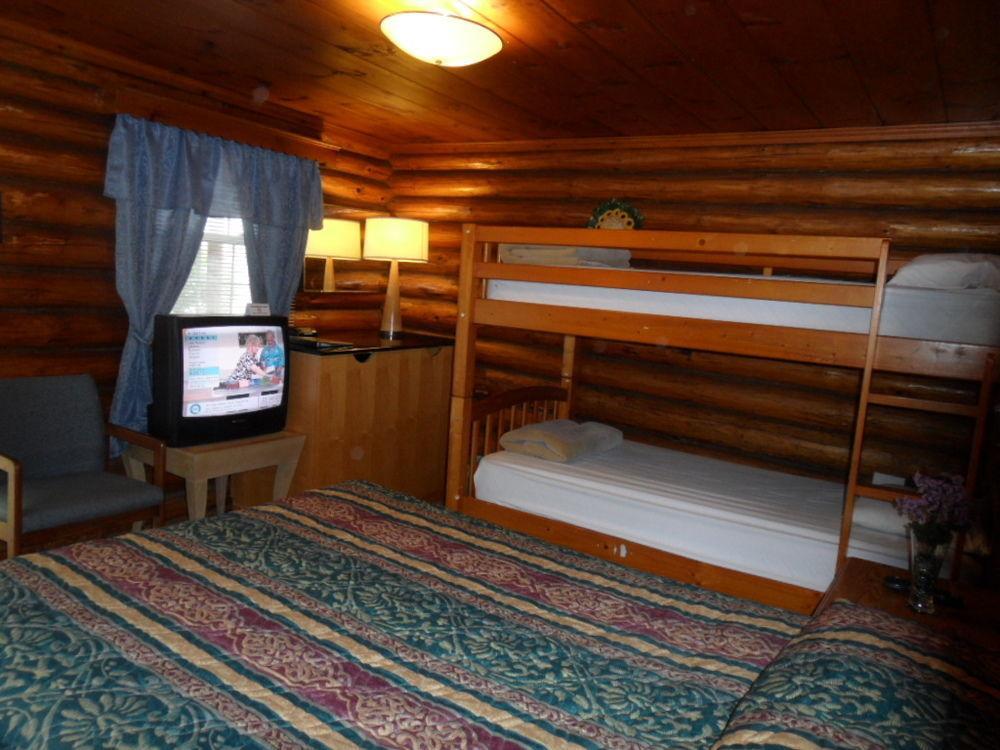 Seven Dwarfs Motel & Cabins เลคจอร์จ ภายนอก รูปภาพ